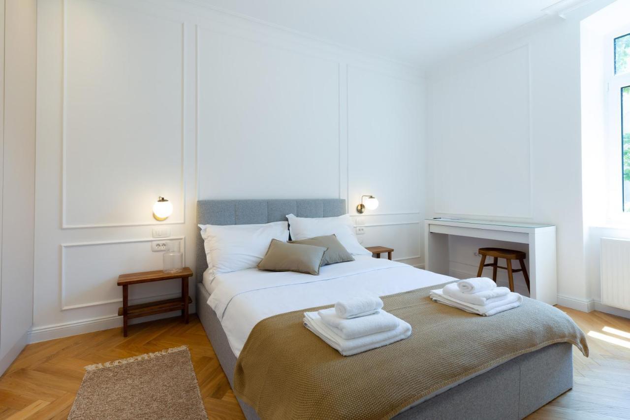 Luxurious In Center Apartament *